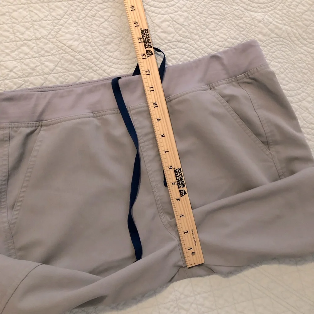 Figs Axim Cargo Scrub Pants. Size large. Gray.